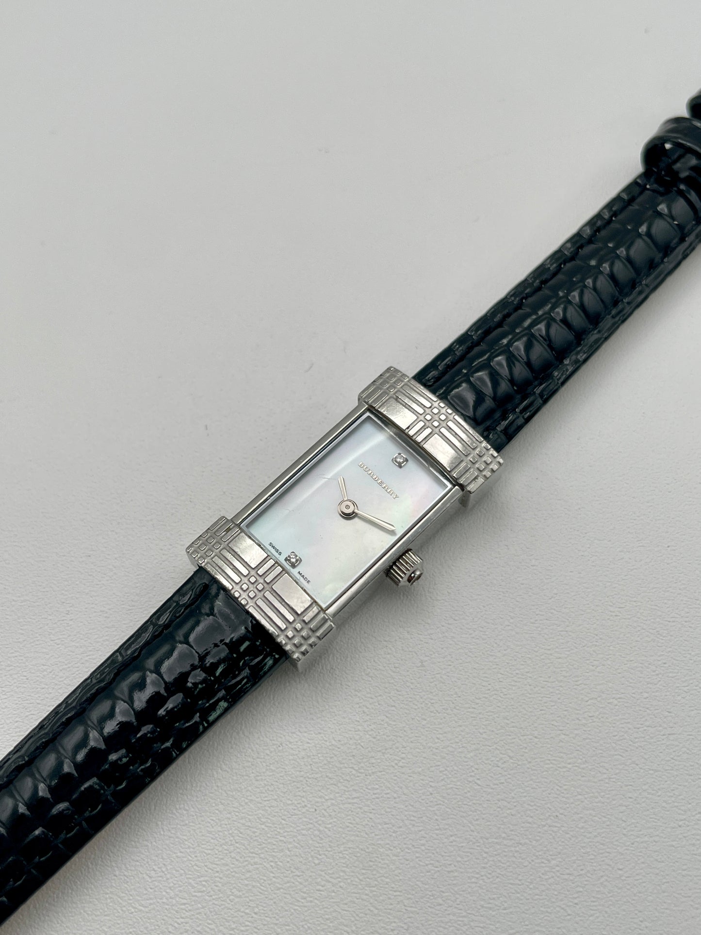 Diagonal view of Burberry vintage women’s watch in steel with mother-of-pearl face