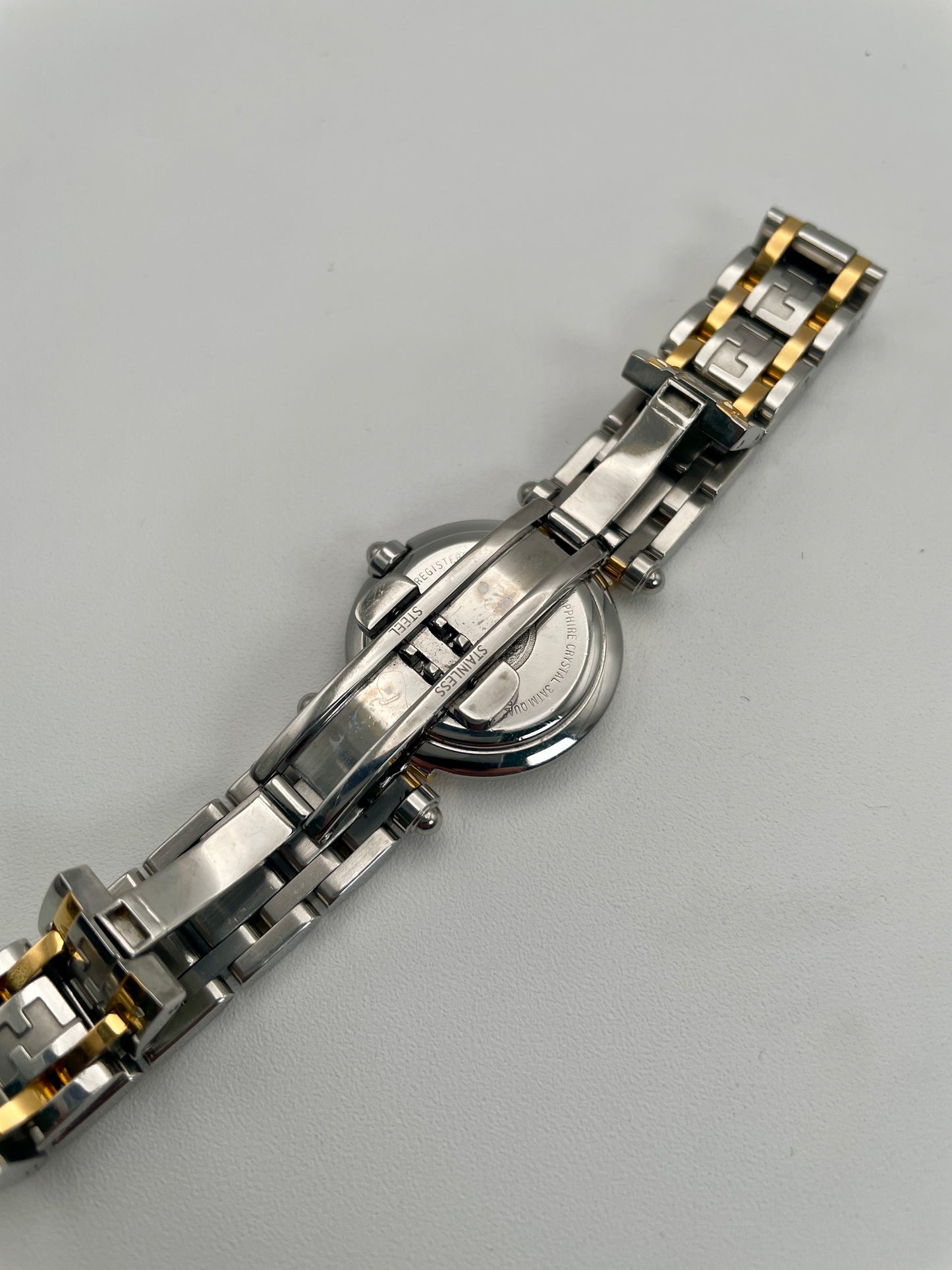 Bracelet clasp open view of the Fendi Orogoli 760L, highlighting the iconic double "F" design.