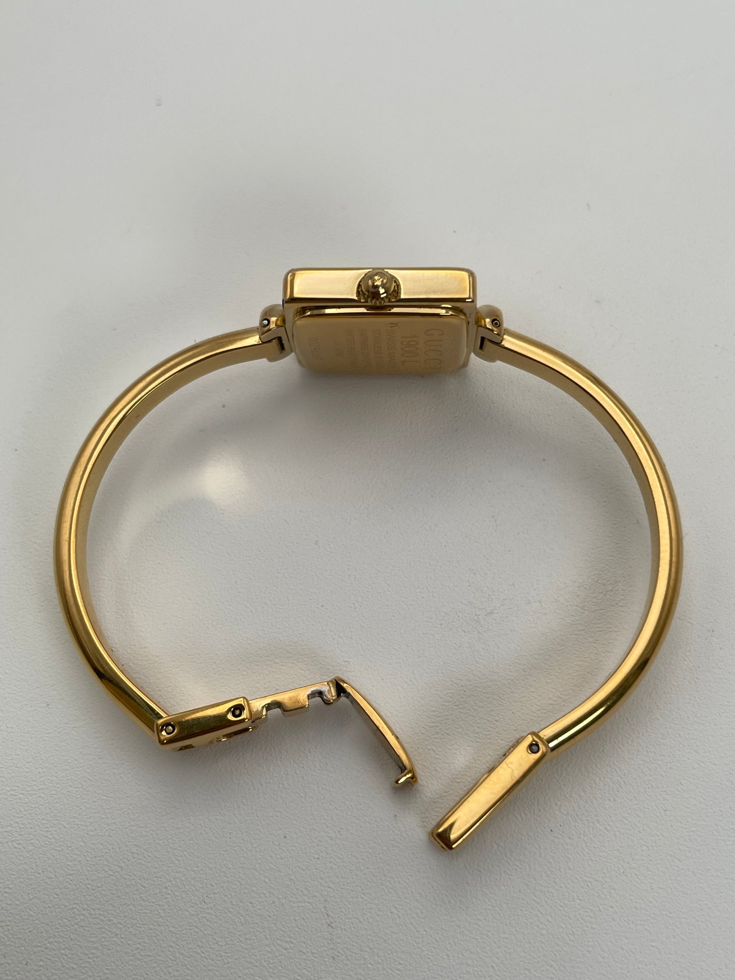 Crown view of Gucci 1900L gold watch highlighting the gold crown and side profile.
