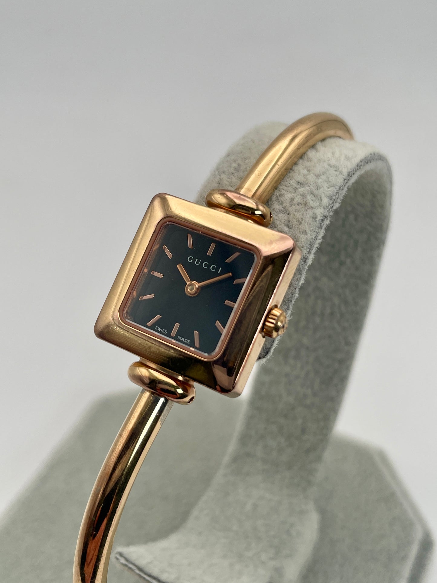 Side angle view of the Gucci 1900L vintage women's watch showing its sleek bangle-style bracelet.
