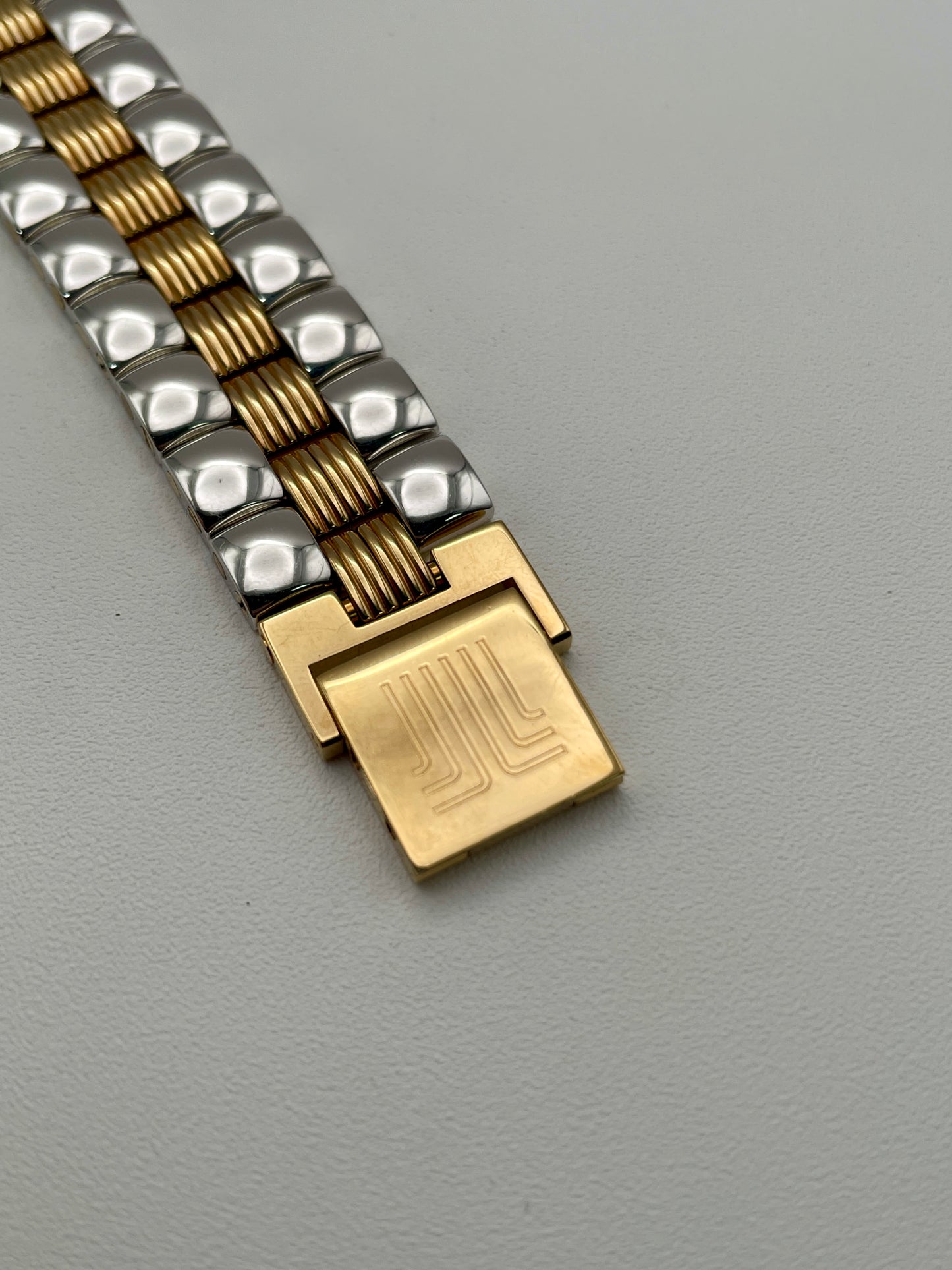 Close-up view of the Lanvin Paris 516897.B gold clasp with engraved Lanvin logo