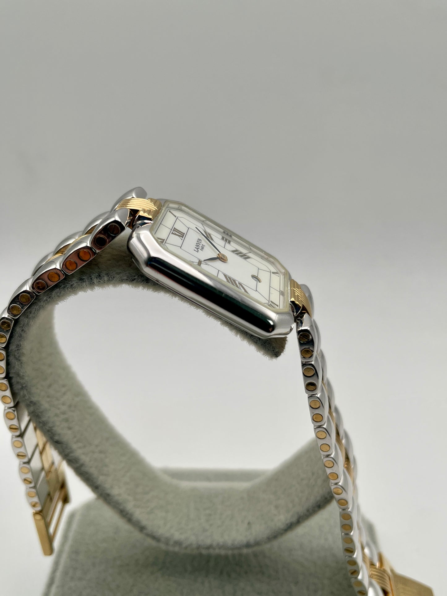Alternate side case view of Lanvin Paris 516897.B with curved lugs and polished finish