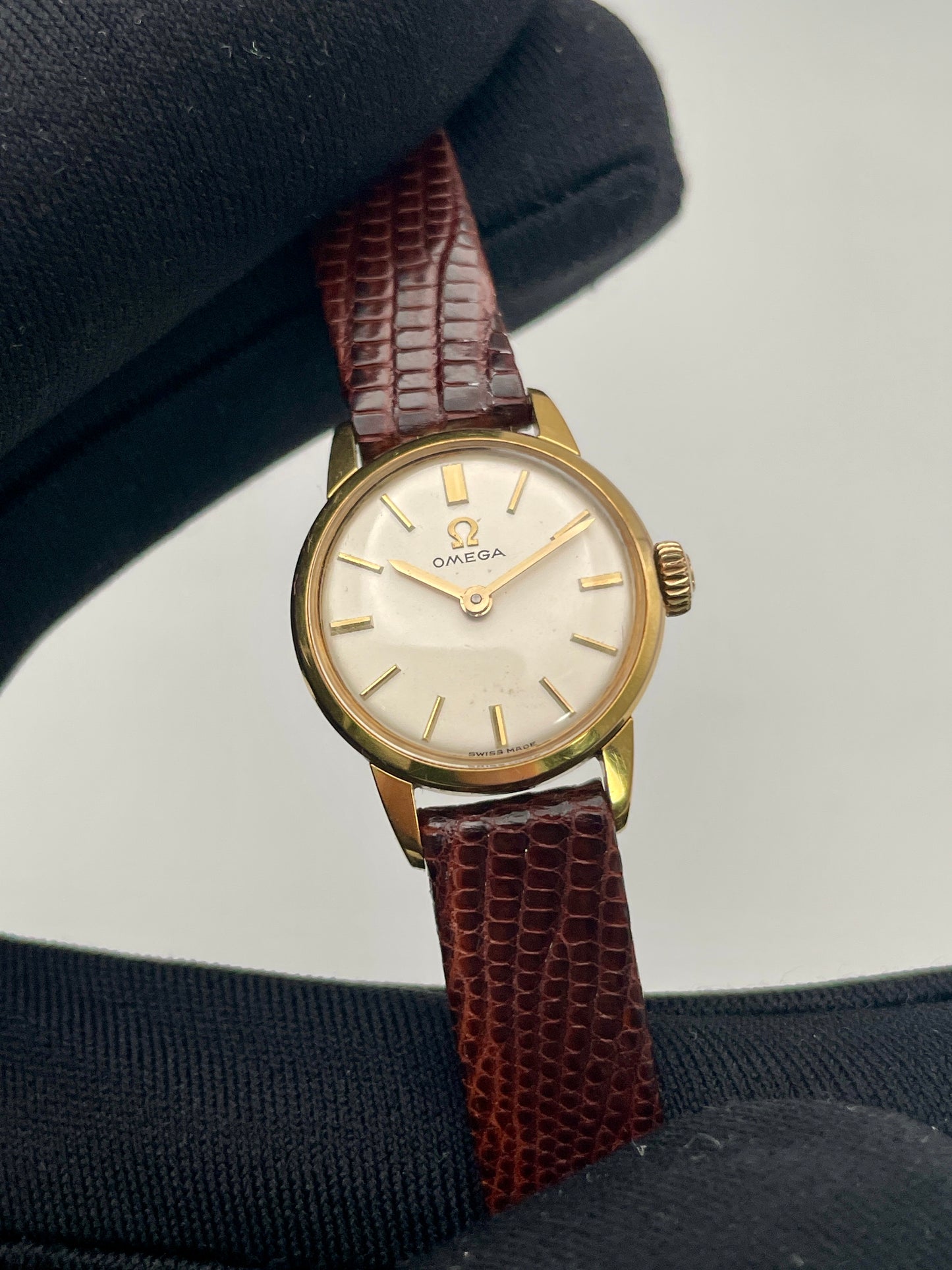 Close-up of an Omega 511.015 Vintage Women's Watch in gold, featuring a cream dial with gold baton indices and matching gold hands.