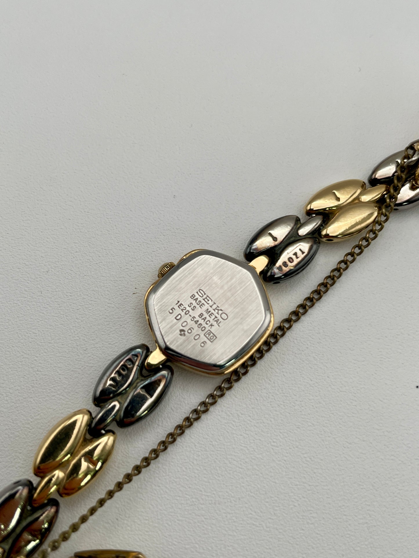Caseback view of Seiko Hexagon 1E20-5460 Vintage Women's Watch showing model number and bracelet design