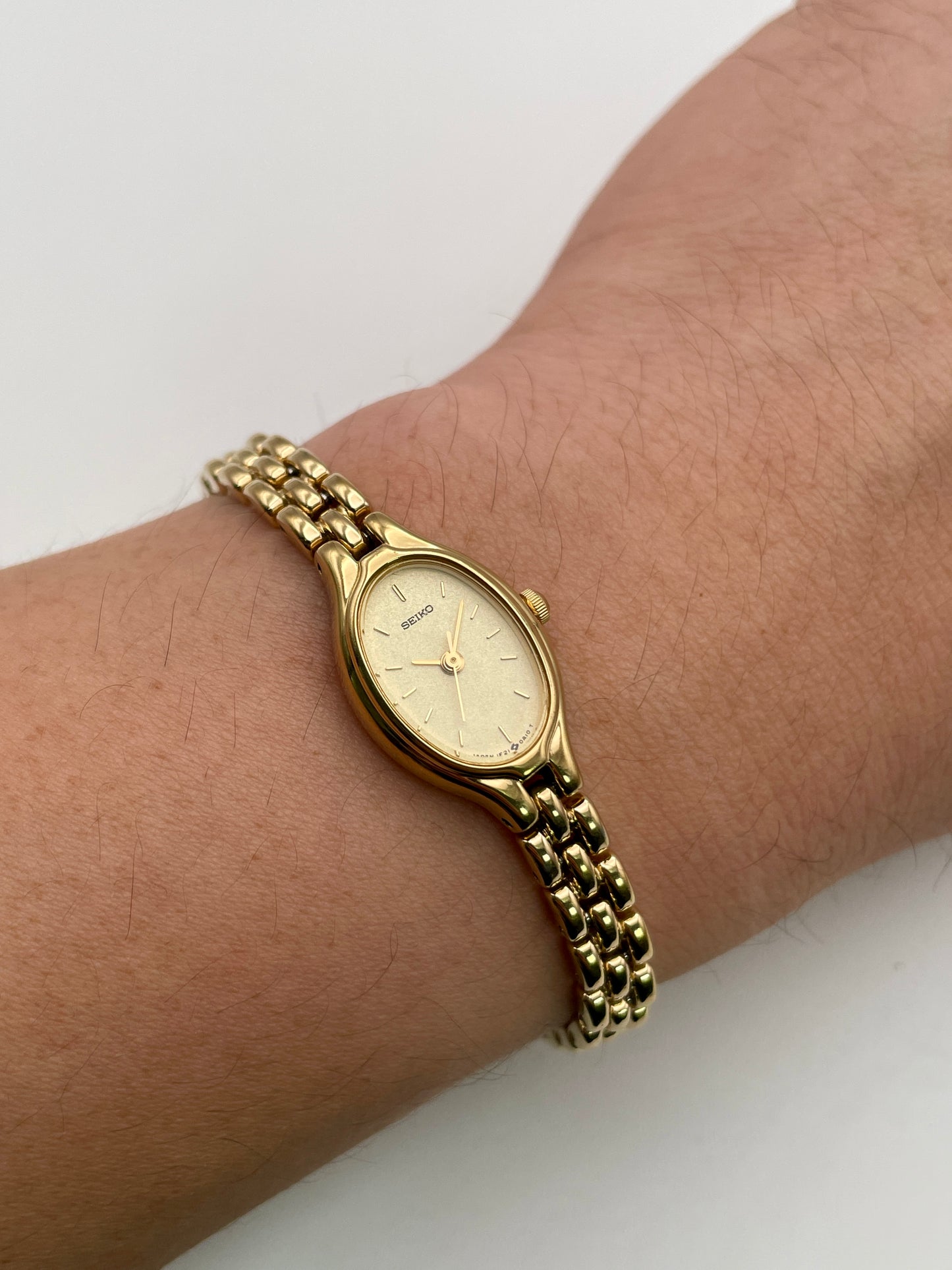 Wrist shot of Seiko Oval 1F21-5A00 vintage watch showcasing its dainty and elegant look