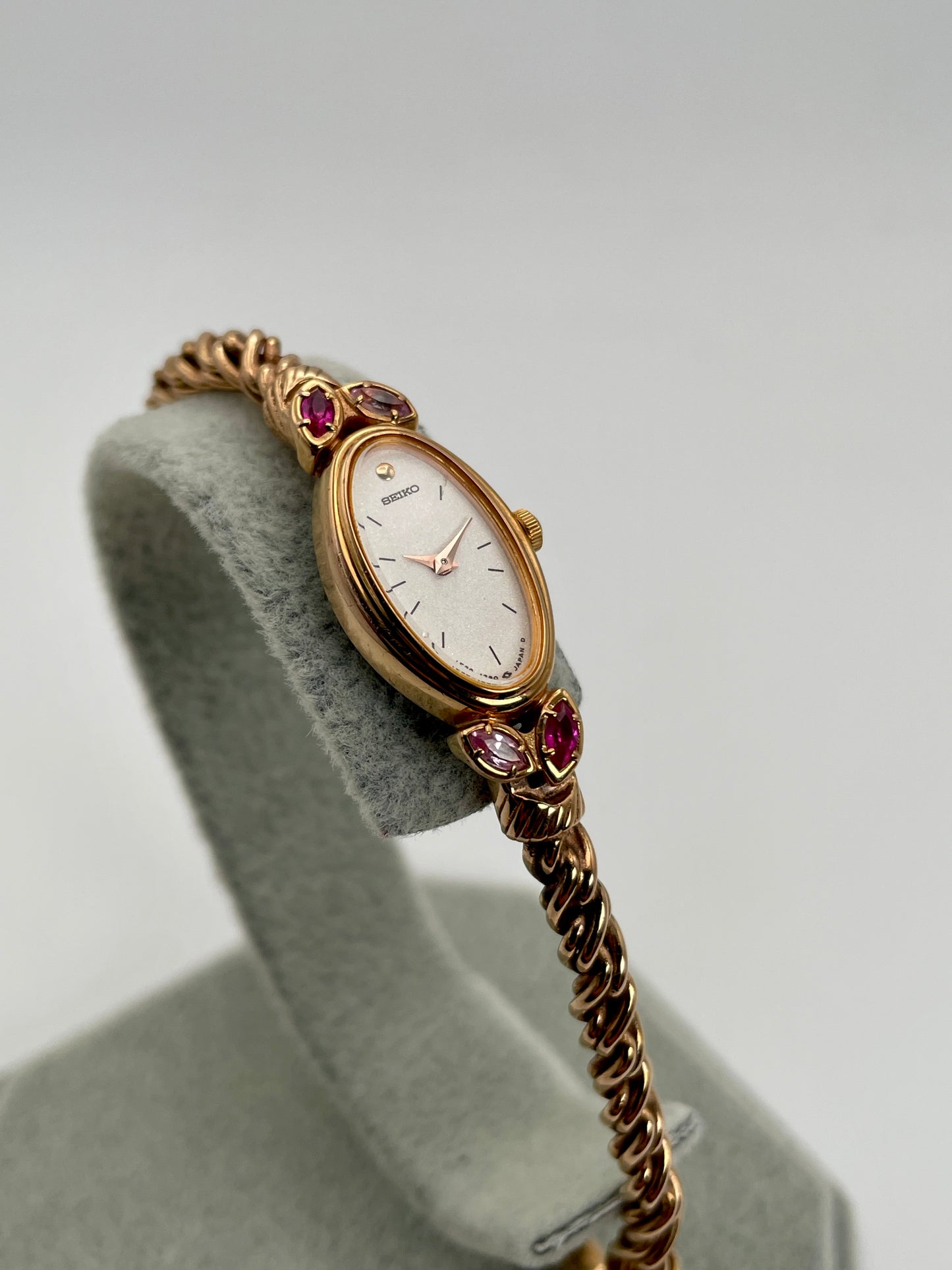 Seiko Rhinestone Bijou 1E20-5760 Vintage Women's Watch in Gold