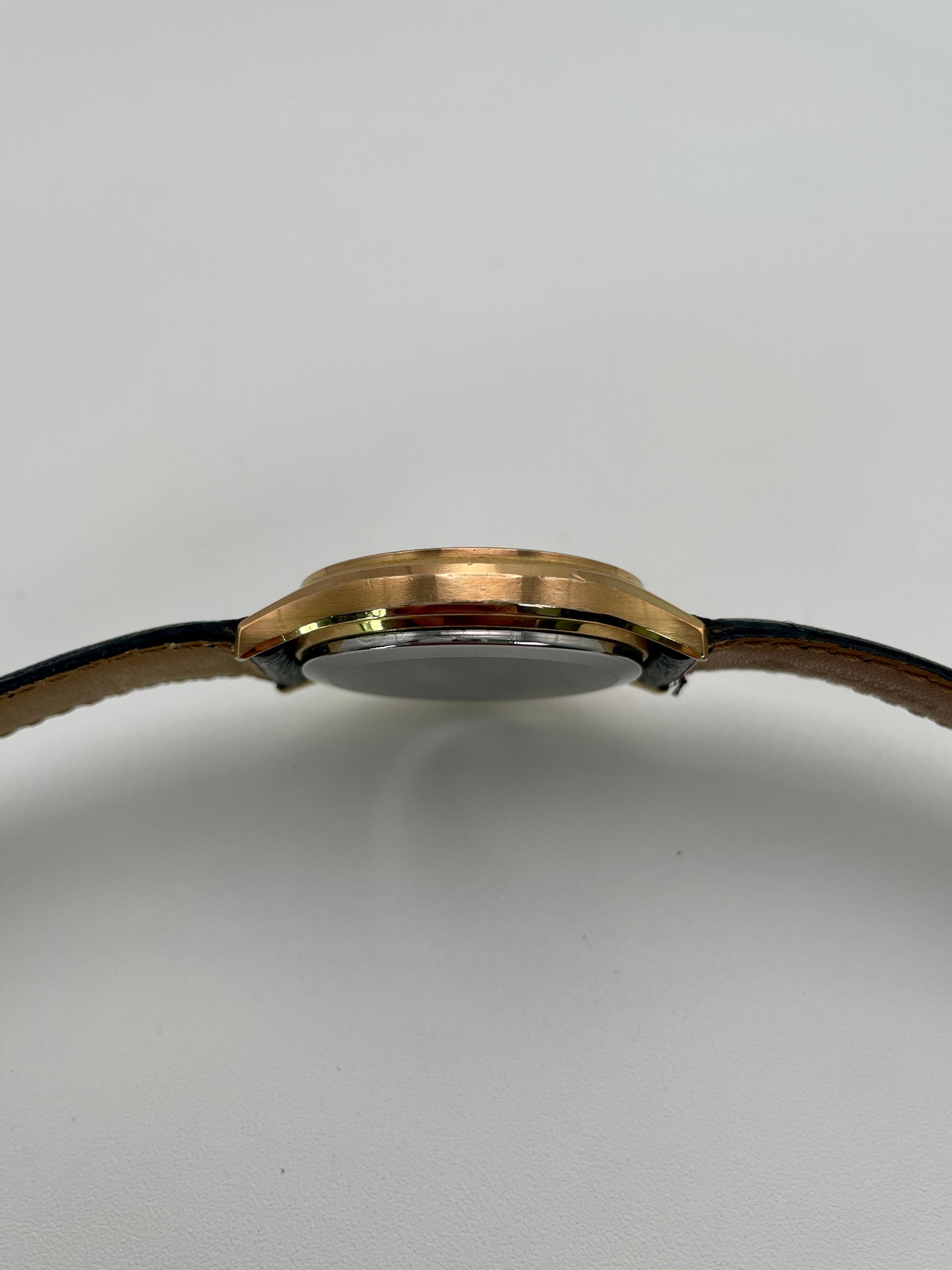 Omega De Ville 192.0033 Vintage Watch in Gold