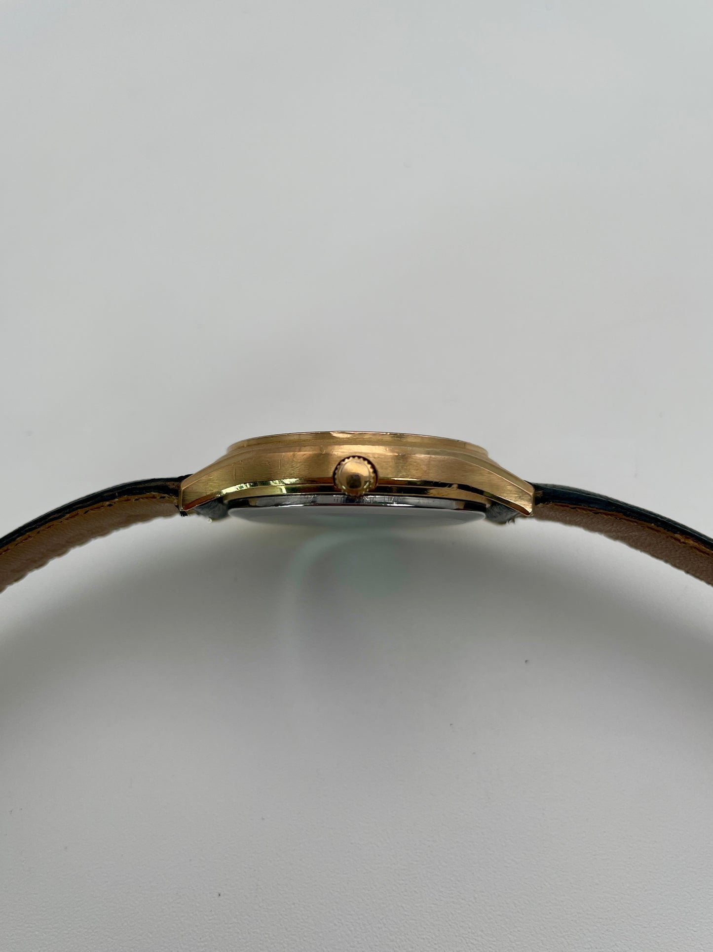 Omega De Ville 192.0033 Vintage Watch in Gold