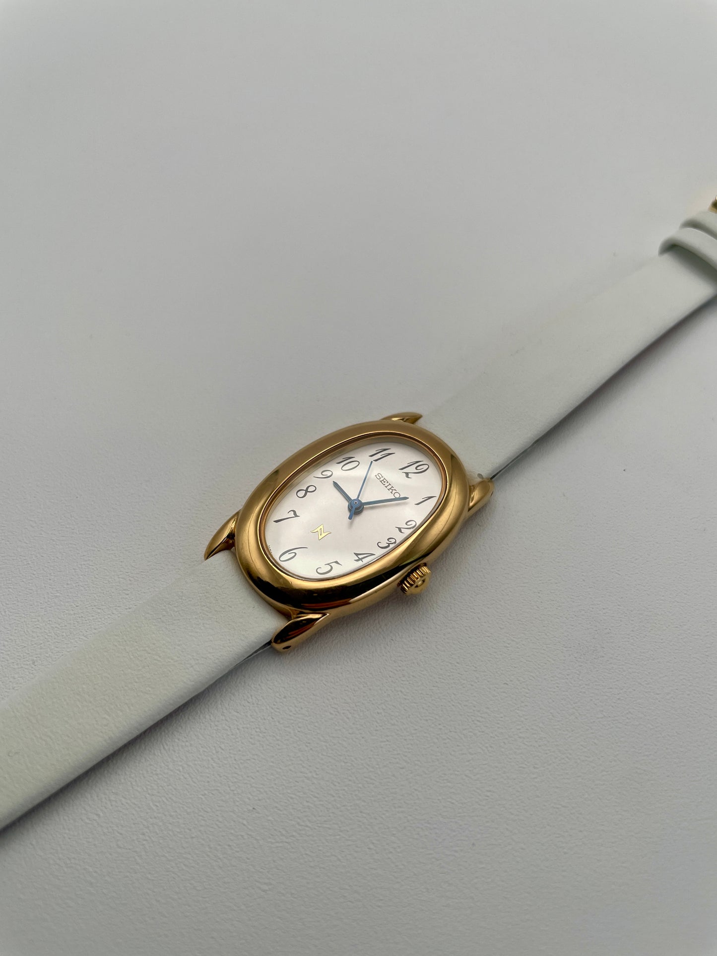 Seiko Noie Oval Baignoire Vintage Ladies Watch in Gold