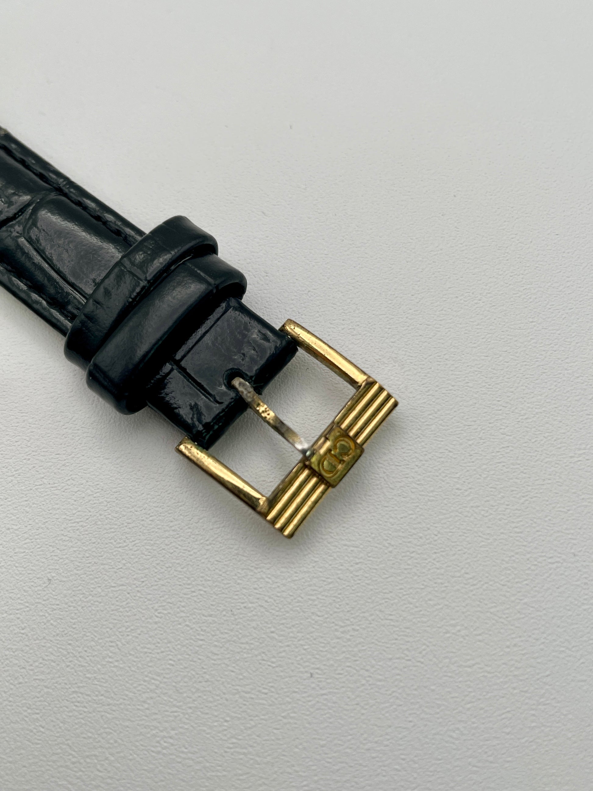 Gold CD-signed buckle of the Christian Dior 45.122 vintage women's watch with black leather strap
