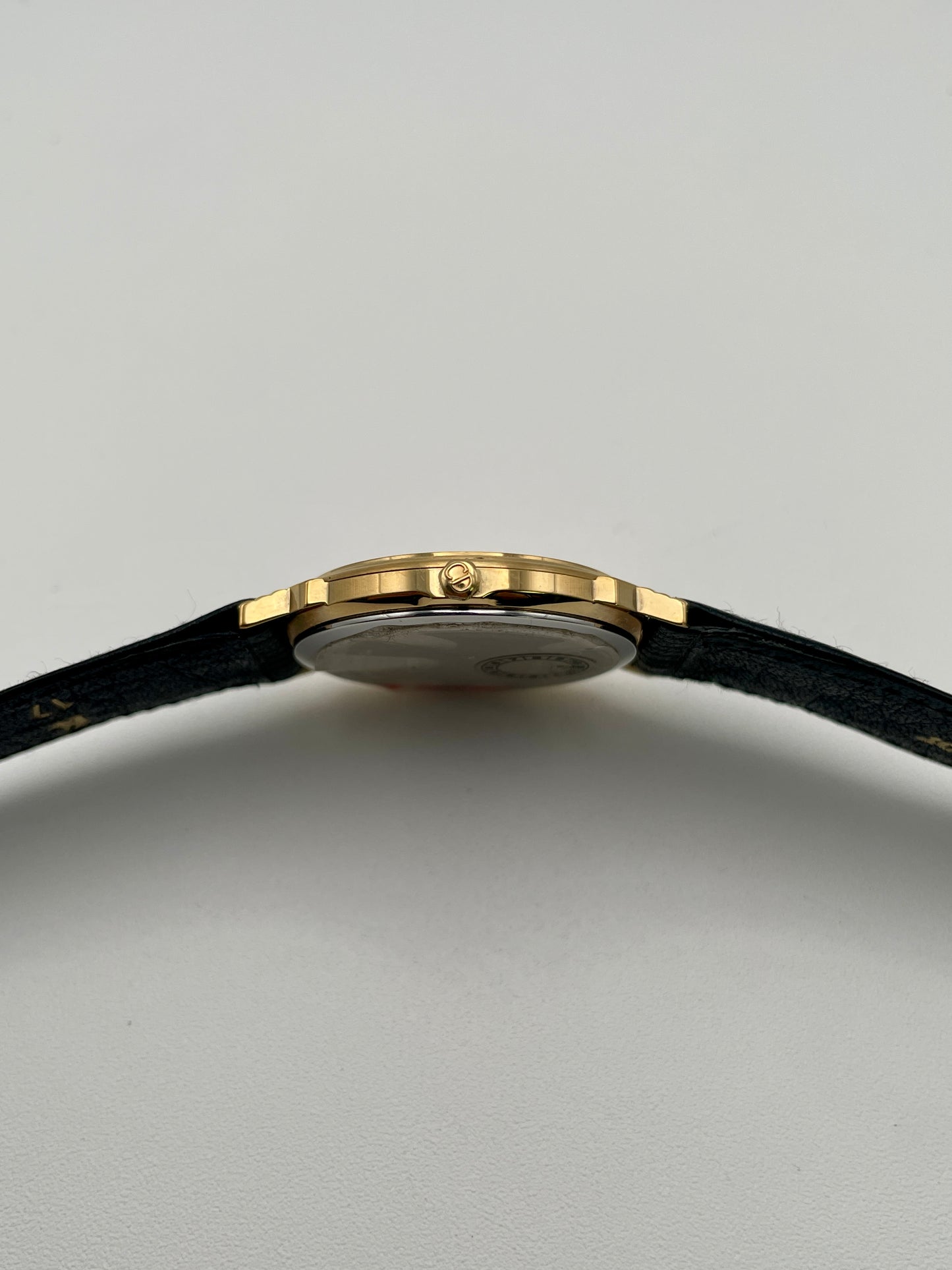 Side view showing crown of Christian Dior 45.122 vintage gold watch

