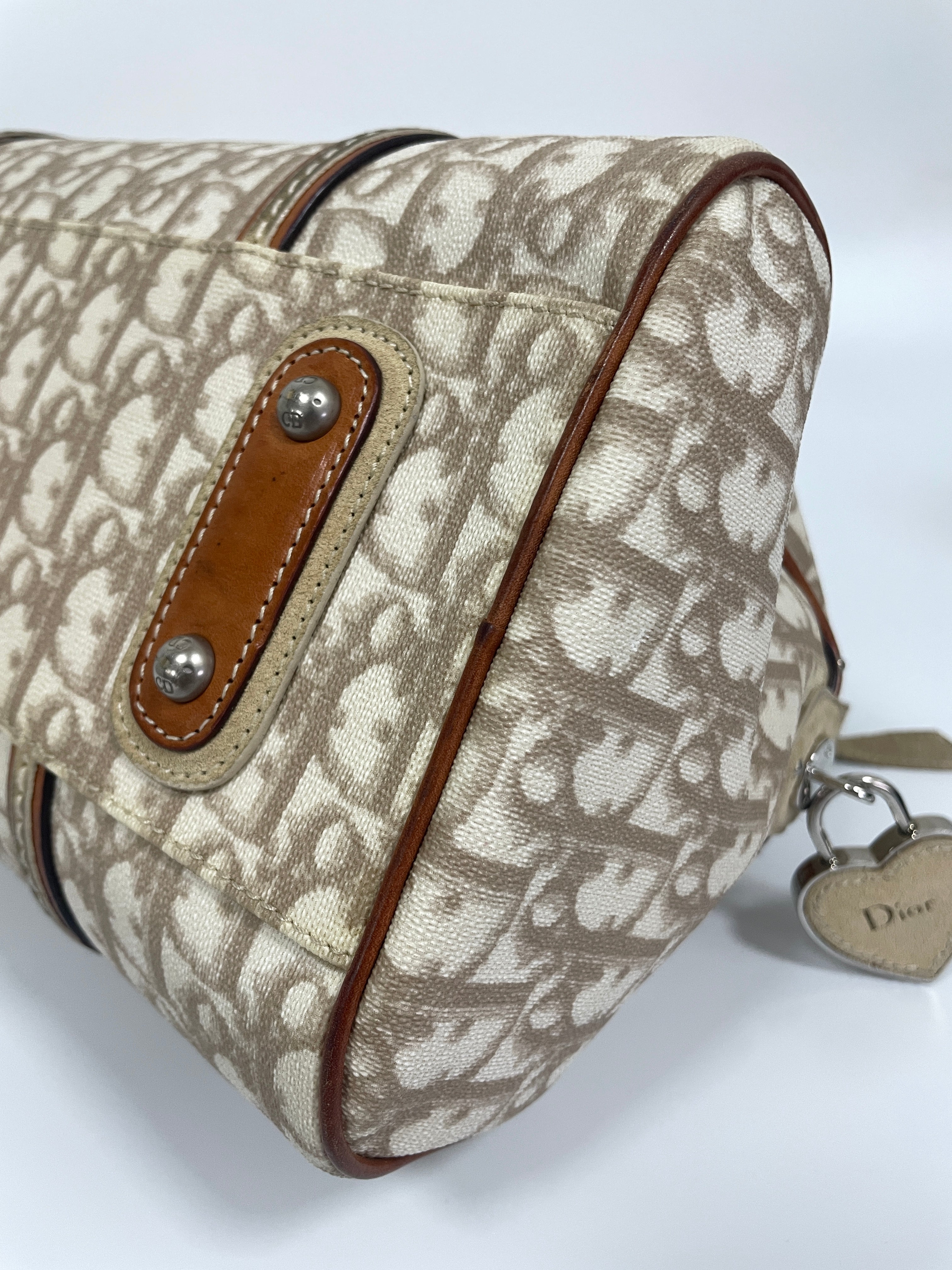 Dior bag beige deals