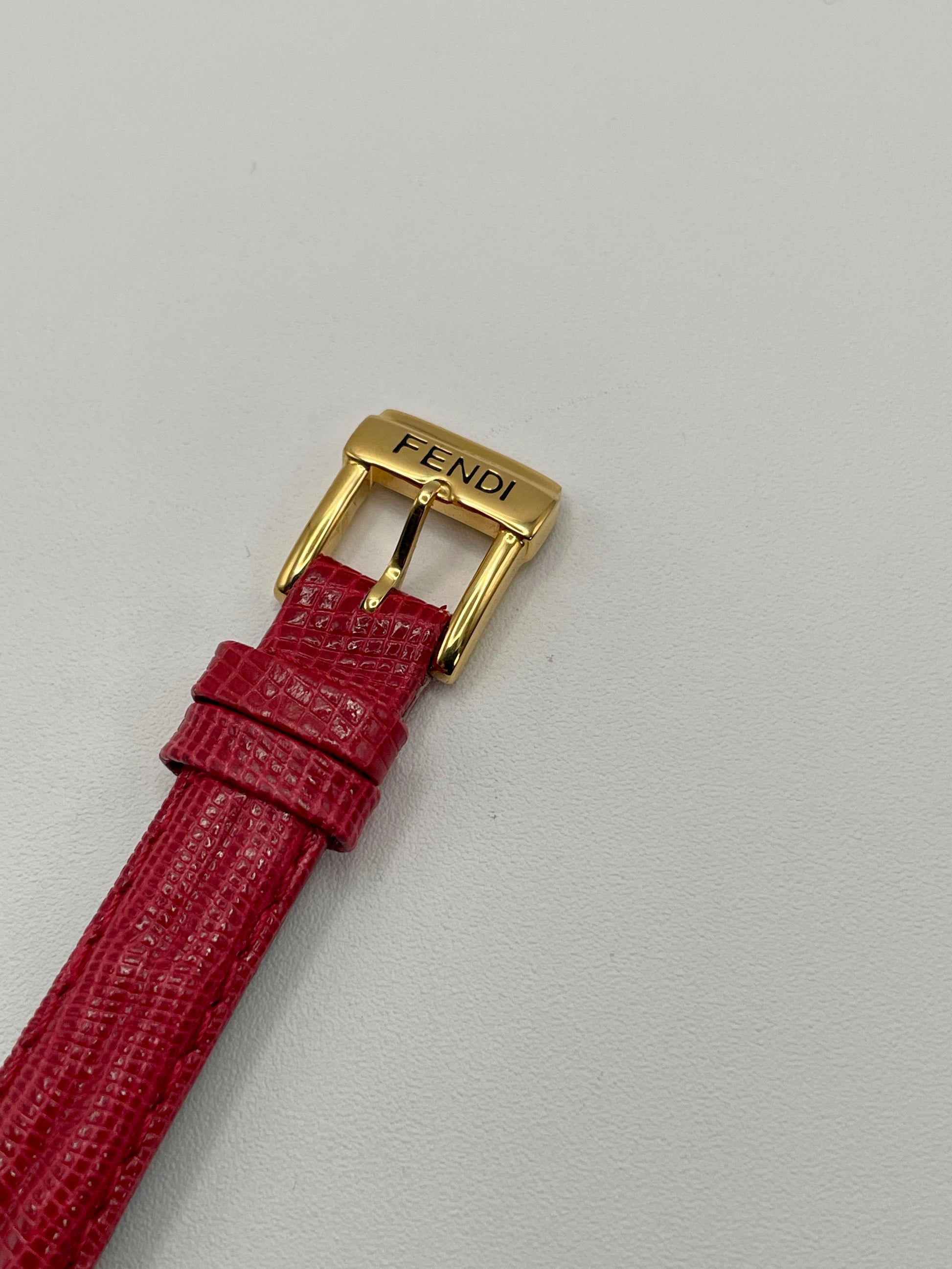 Close-up view of the Fendi Orologi 410L buckle