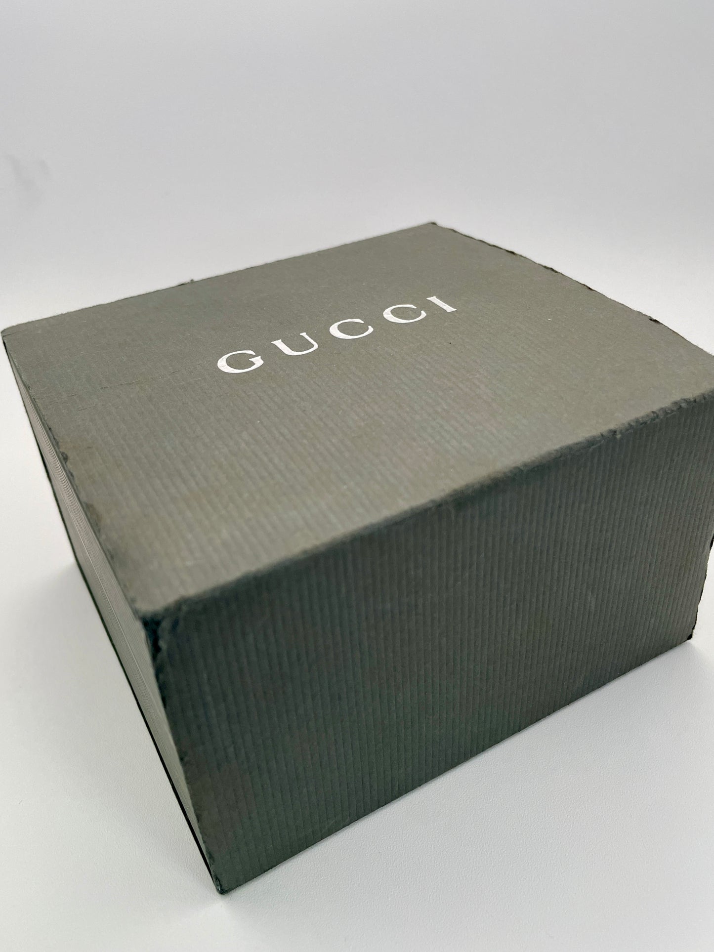 View of Gucci 1500L original box.