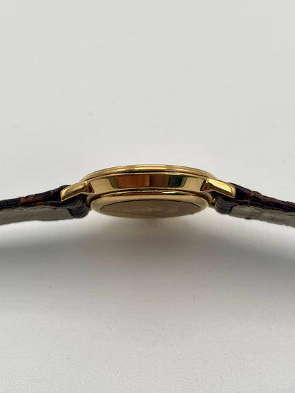 Side view showing the slim profile of the Gucci 3000.2.L gold-tone vintage watch.

