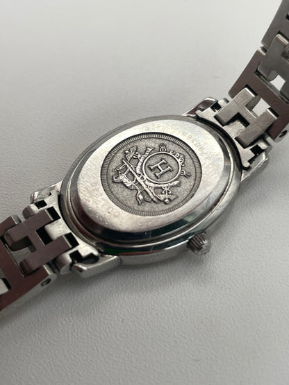 View of the caseback of the Hermès Clipper Oval Vintage Ladies Watch with the engraved Hermès emblem.