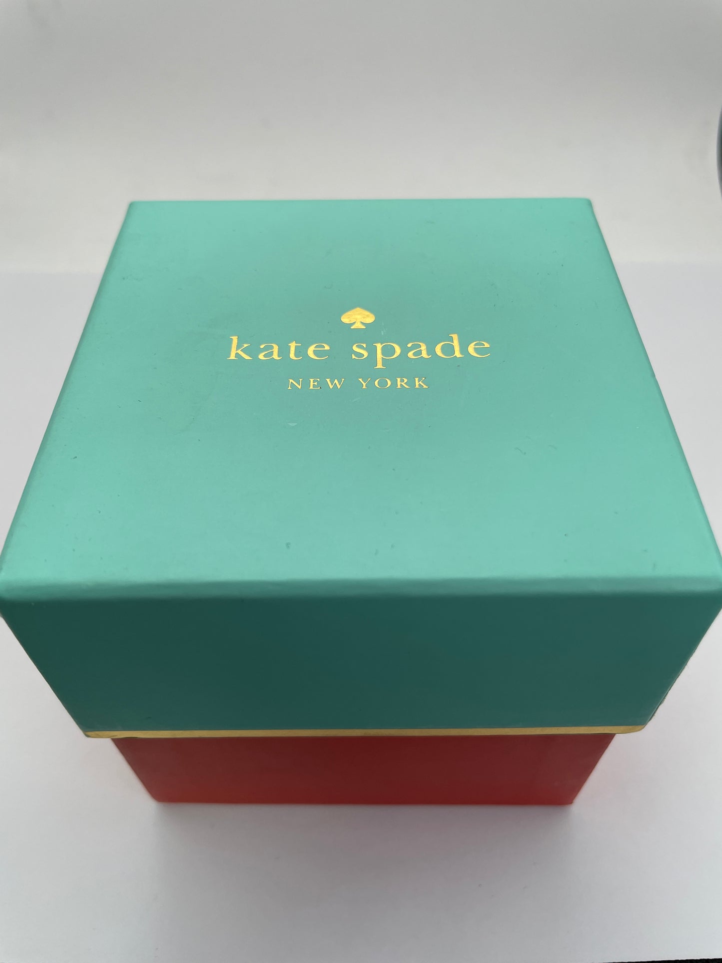 Photo of the Kate Spade Bangle watch box.