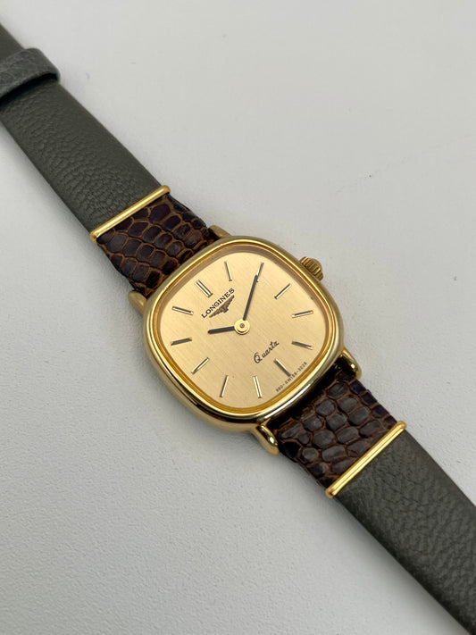 Main view of the Longines 960 vintage women's watch in a gold-tone square case with a gold dial.