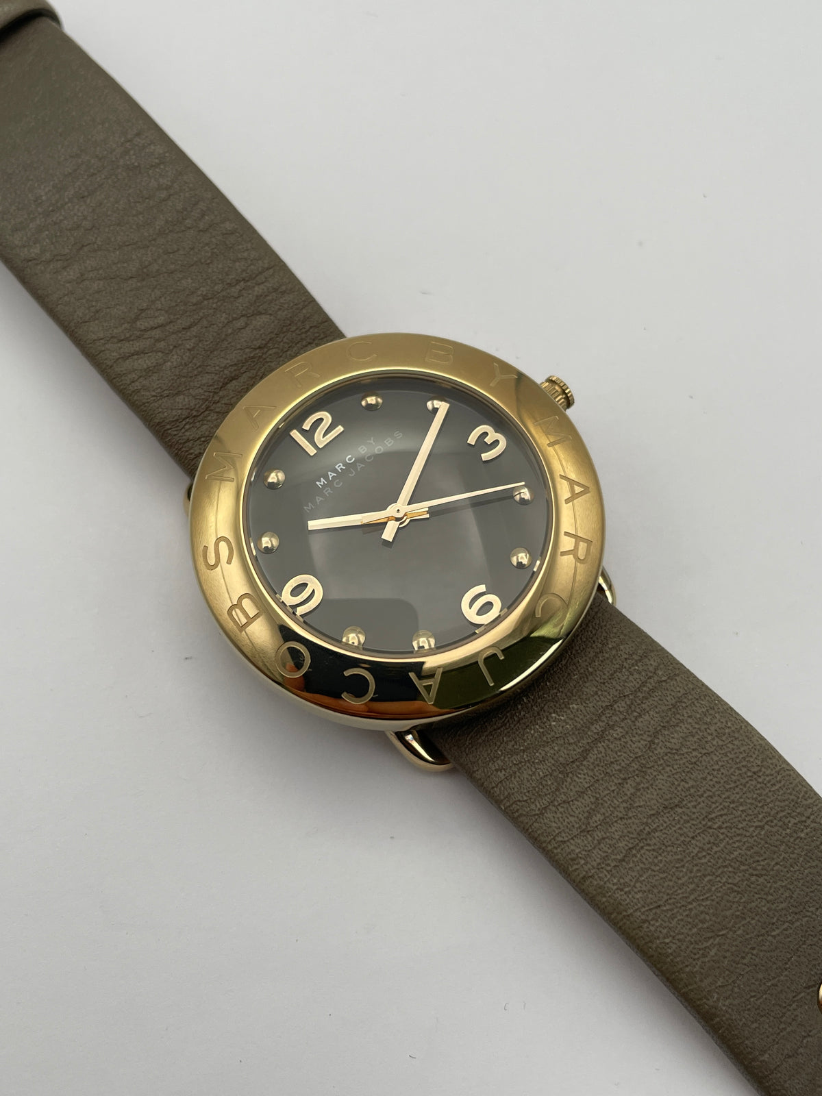 marc-by-marc-jacobs-gold-black 