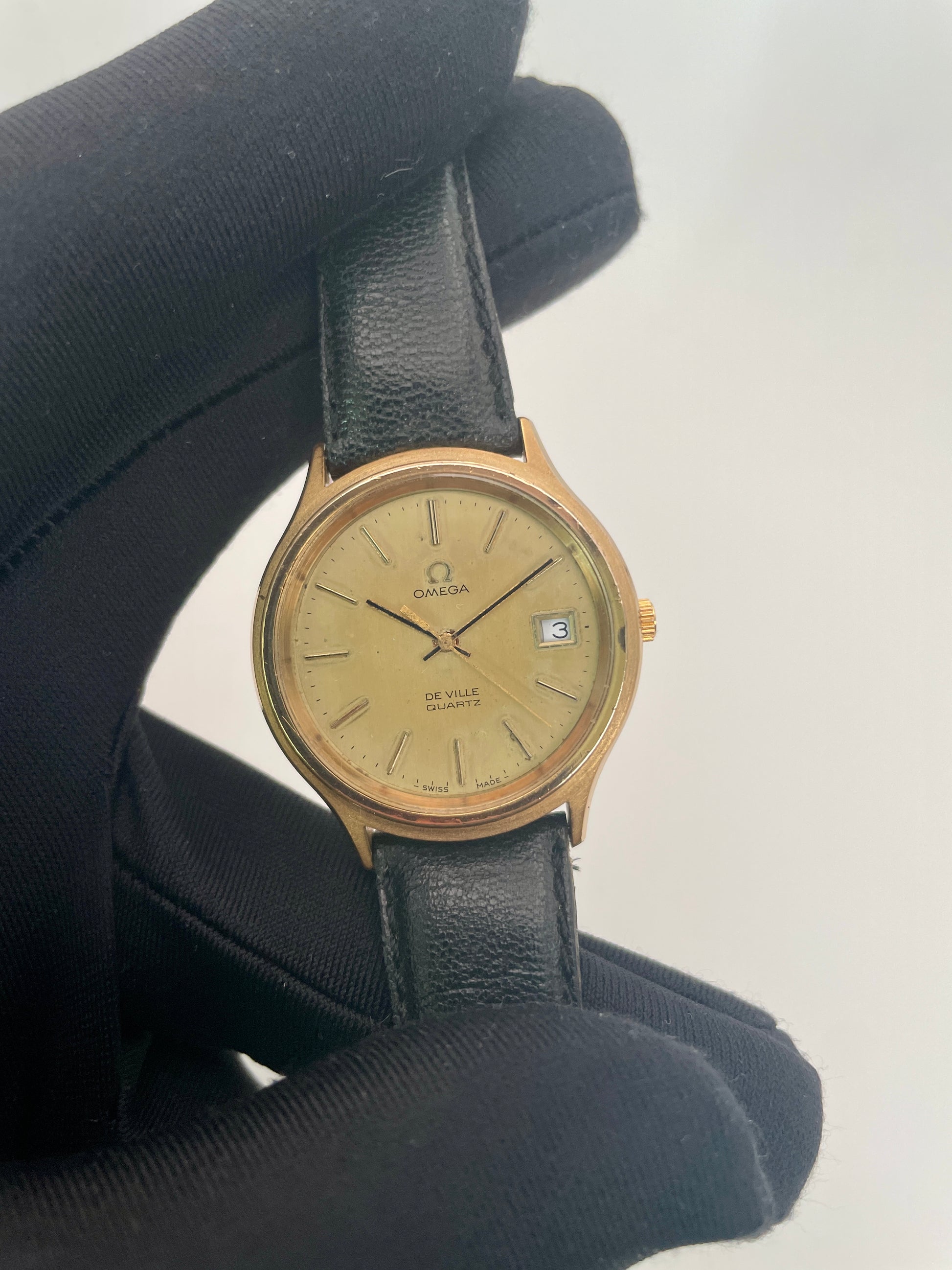 Close-up view of the Omega De Ville 192.0033 vintage watch highlighting the dial details
