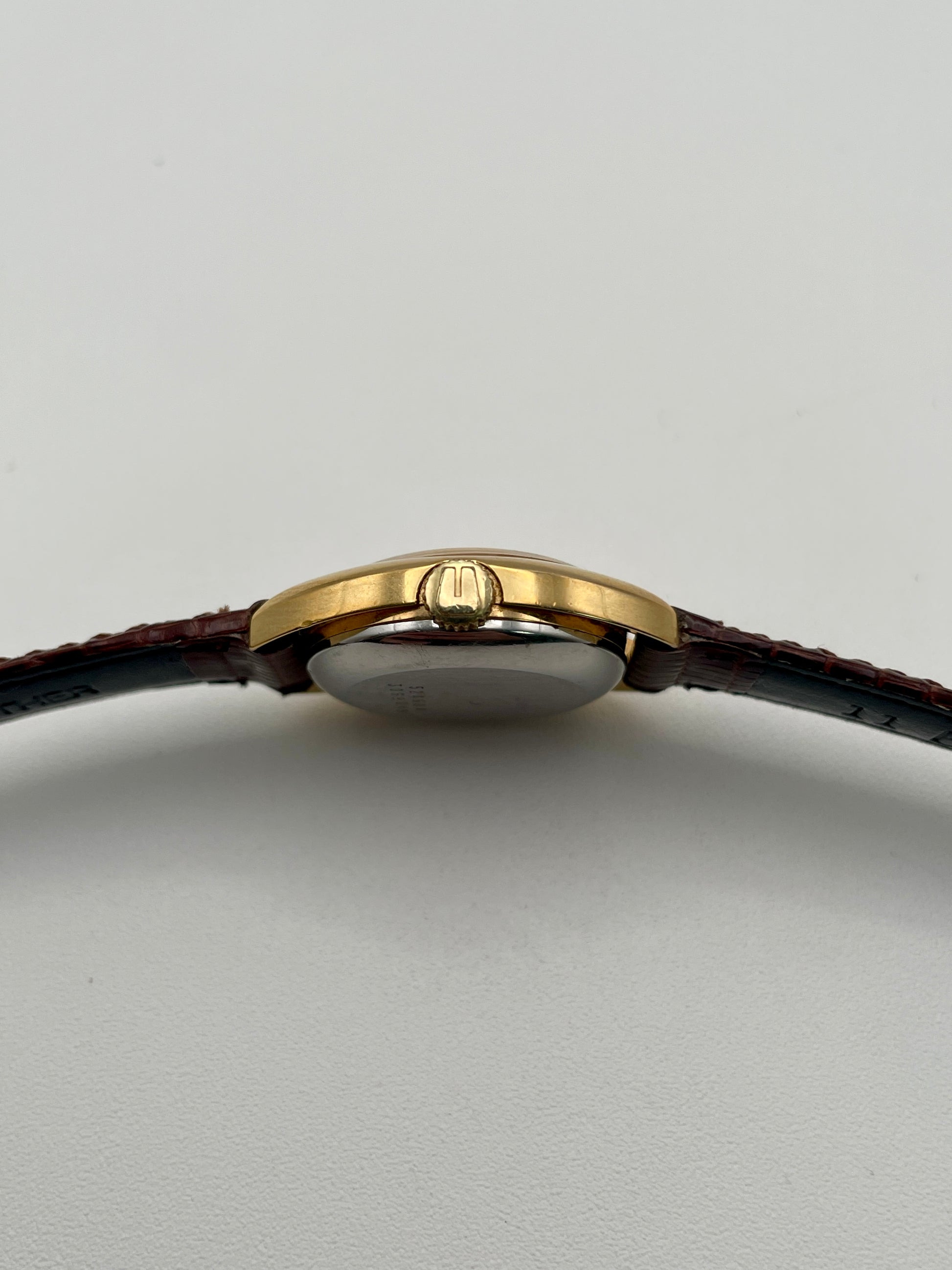 Crown side view showing signed crown of the Universal Geneve watch
